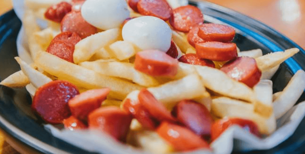 Salchipapas.
