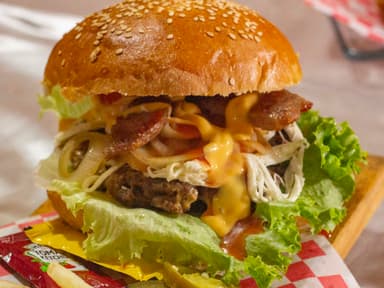 Hamburguesa Chorizo argentino con papas