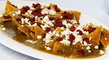 Chilaquiles con Pastor + Café + Galleta
