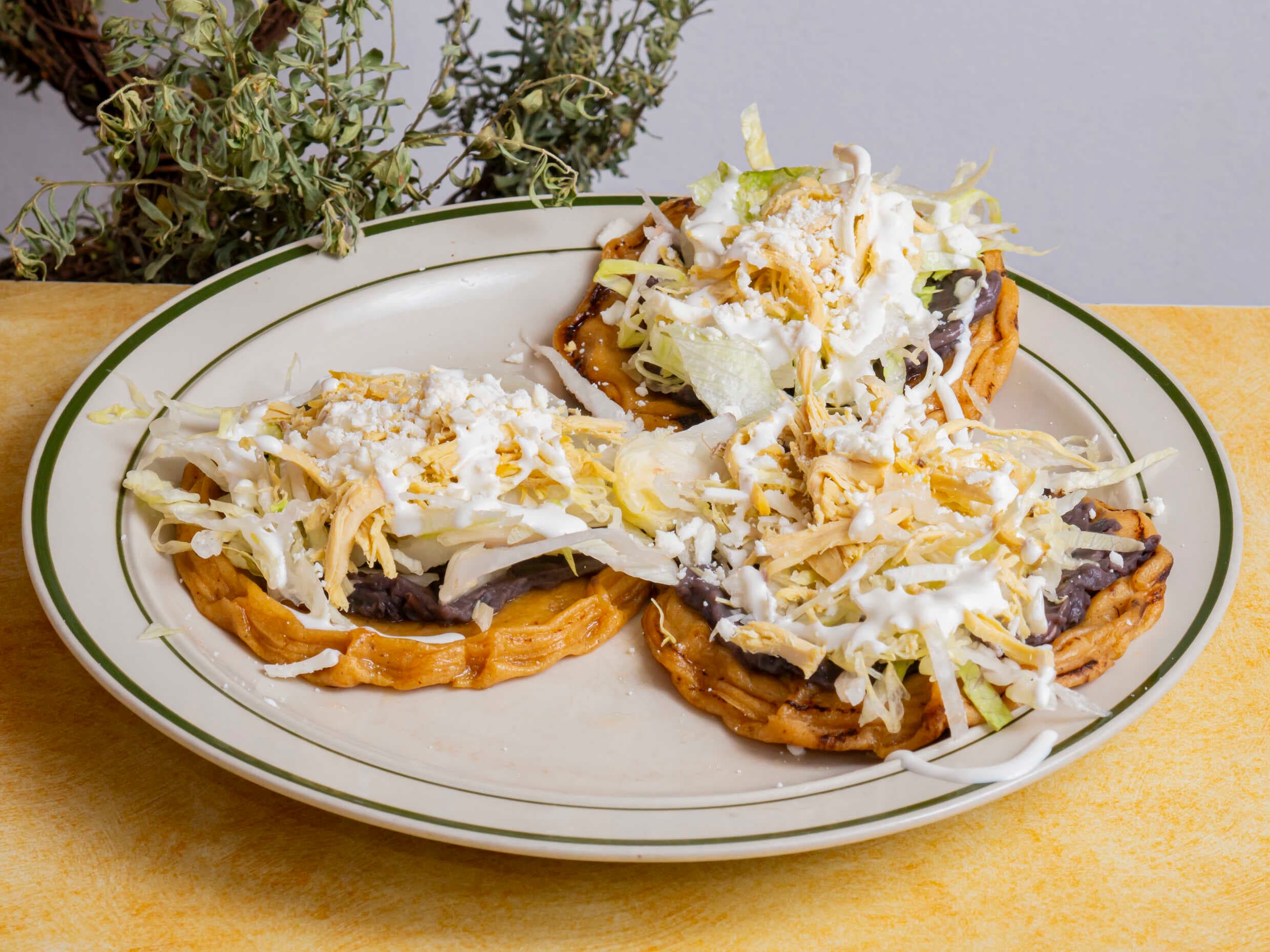 Sopes de Pollo