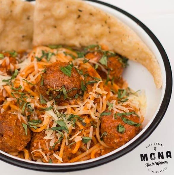 Espagueti con Albóndigas
