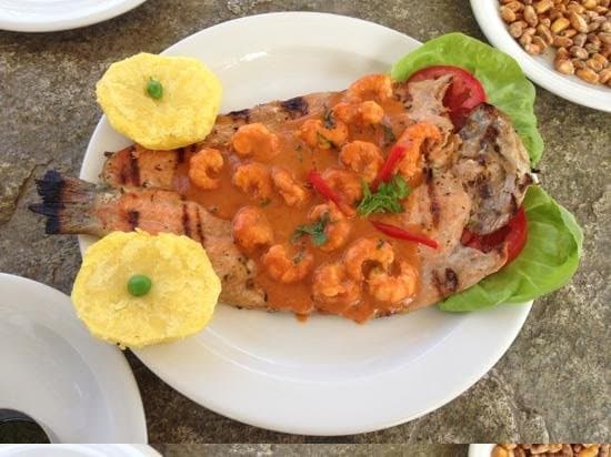 Trucha en Salsa de Camarones