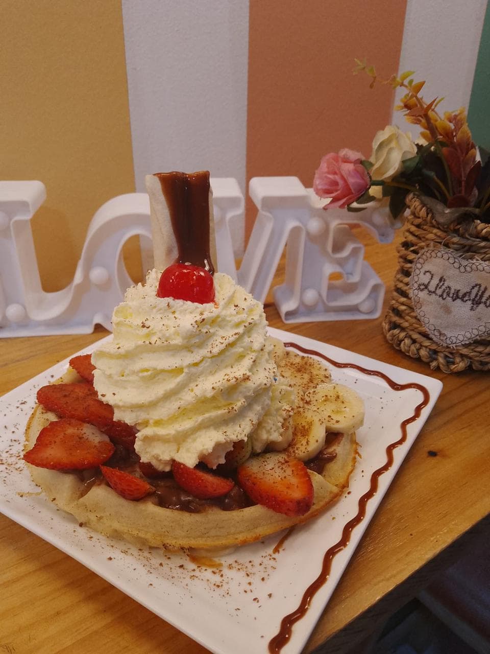 Combo Wafle Nutela Queso + Ensalada De Fruta