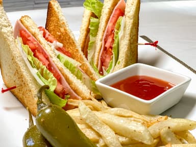 Club Sándwich con Papas