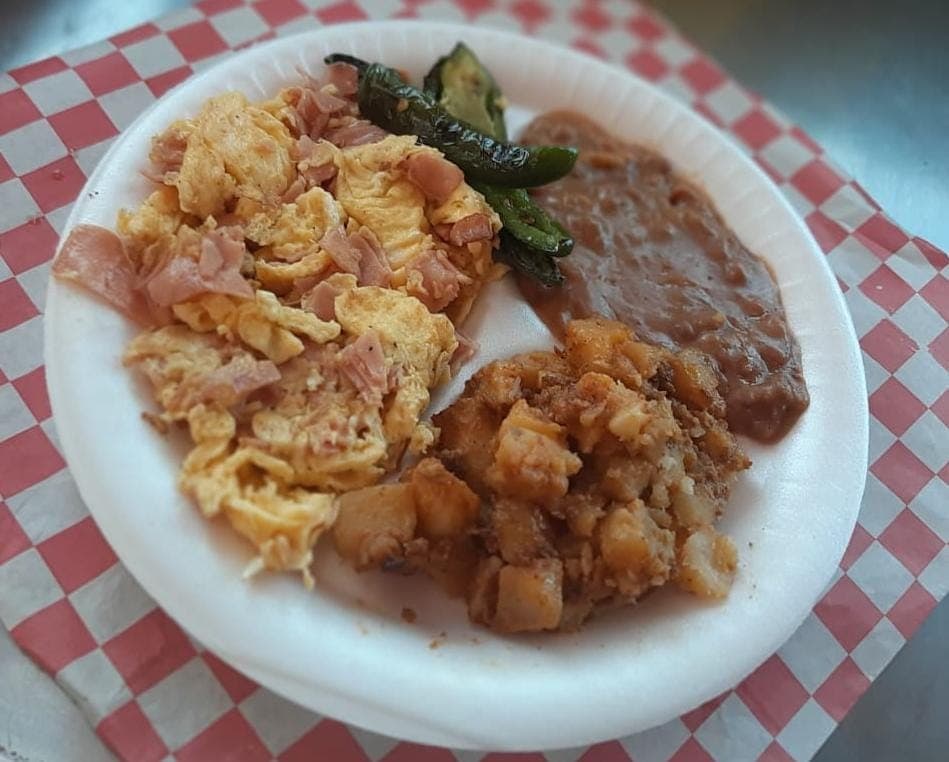 Combo Desayuno con Guisado + Bebida 500 ML