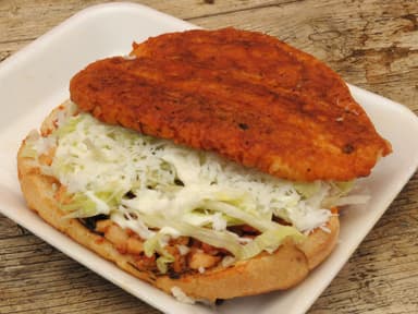 Pambazo de Tinga de Pollo