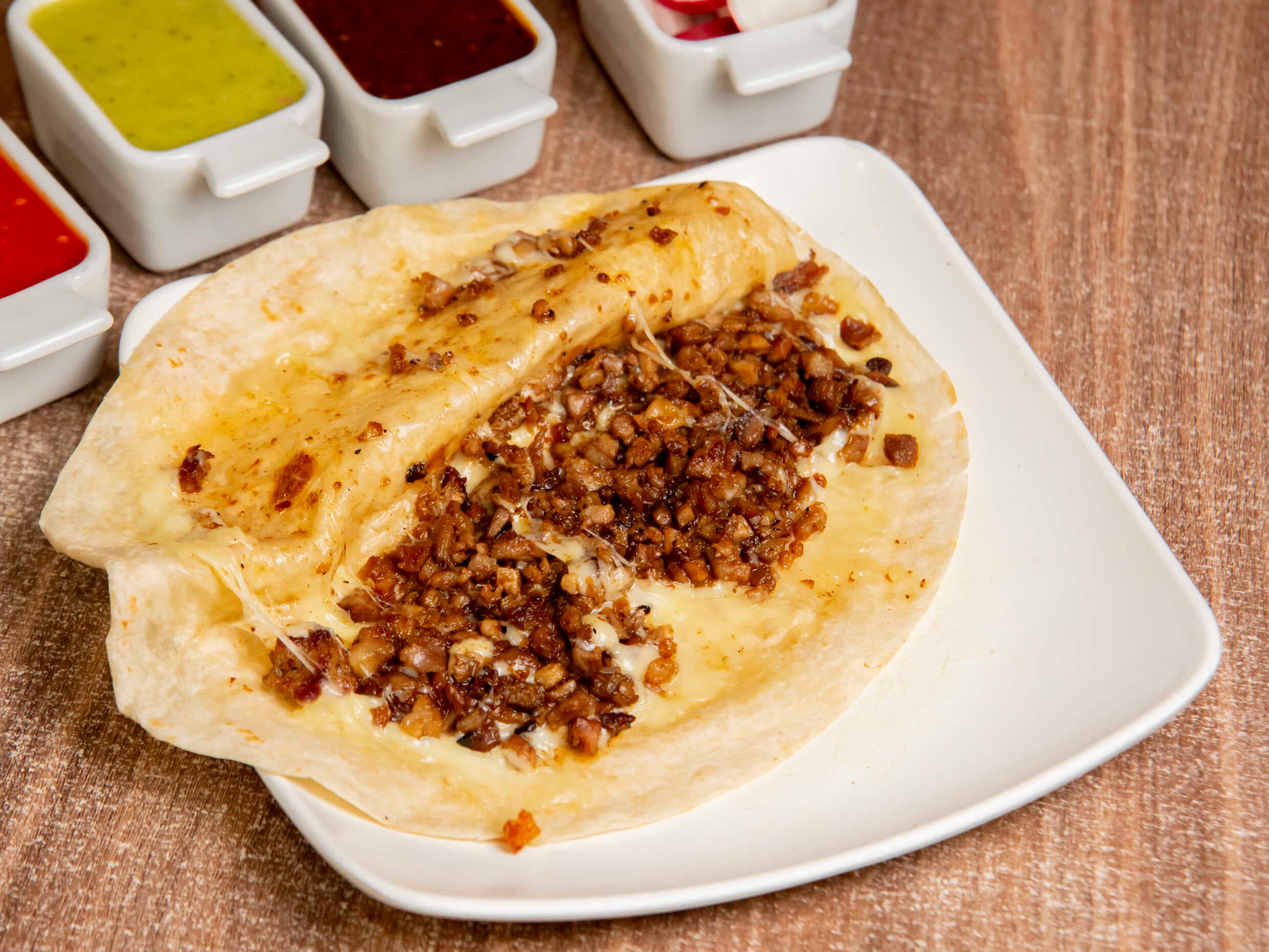 Quesadilla de Harina con Carne.pastor, chorizo o c