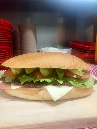 Torta de Milanesa (Pollo o res) con Jamón y Queso.