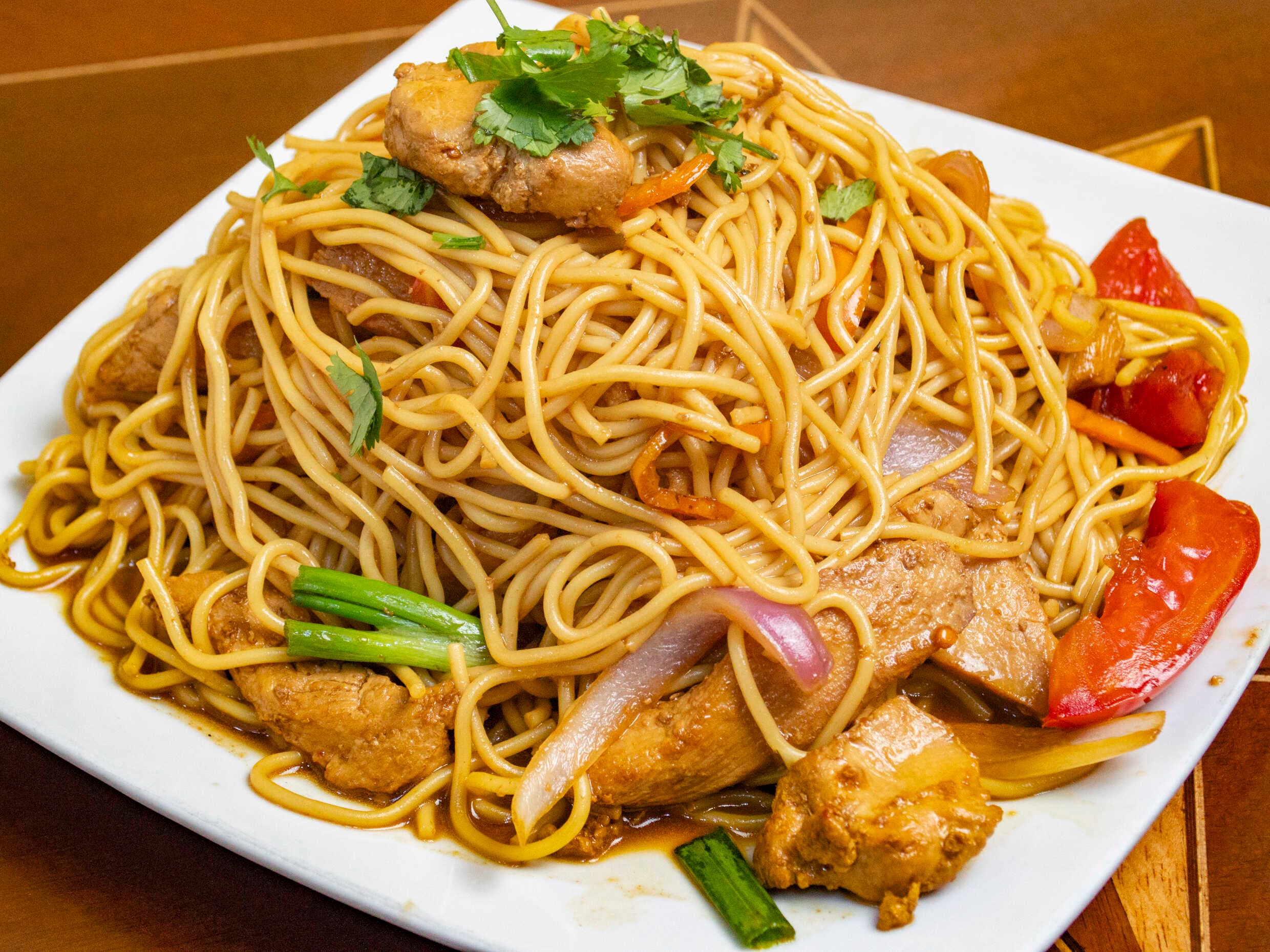 Tallarín Saltado de Pollo