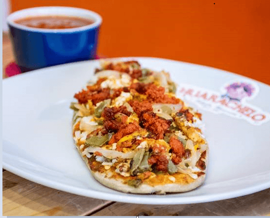 Huarache de Chorizo