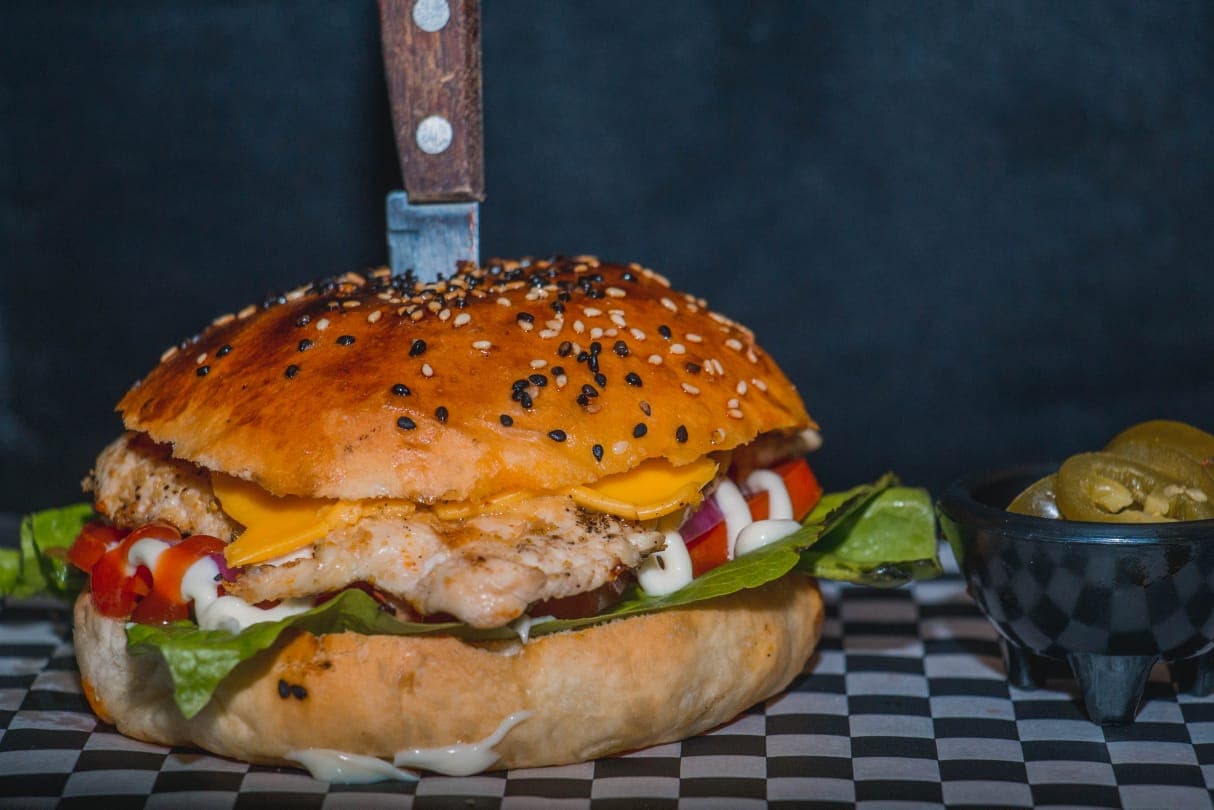 Hamburguesa de pollo a a parrilla