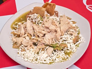 Chilaquiles con Pollo + Refresco