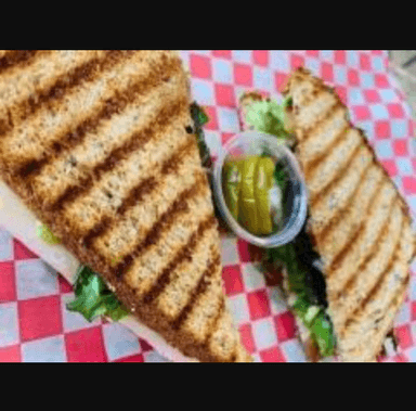 Combo Sándwich, Ensalada y Agua del Día