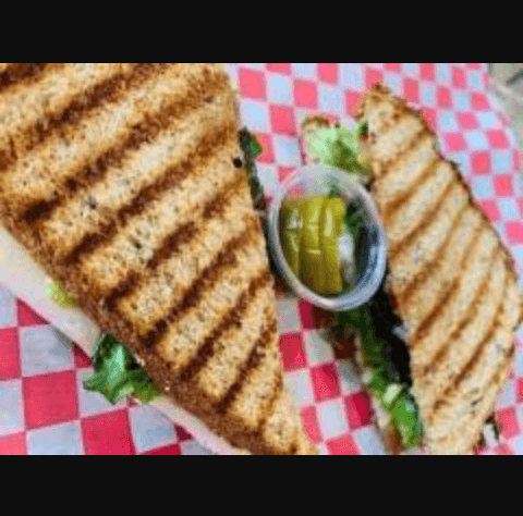 Combo Sándwich, Ensalada y Agua del Día