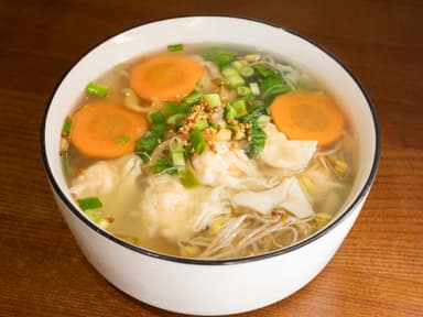 Sopa Wantan con Cerdo y Hongos