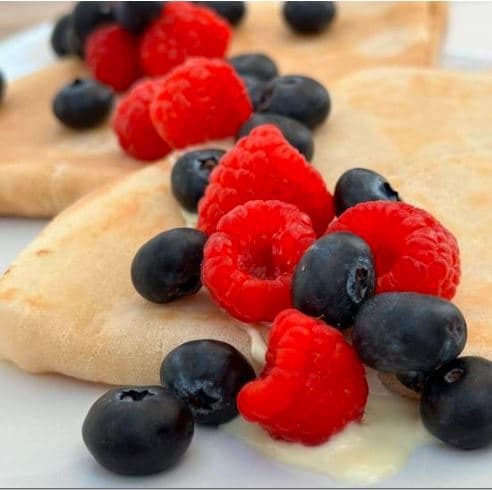 C. Chocolate Blanco con Berries