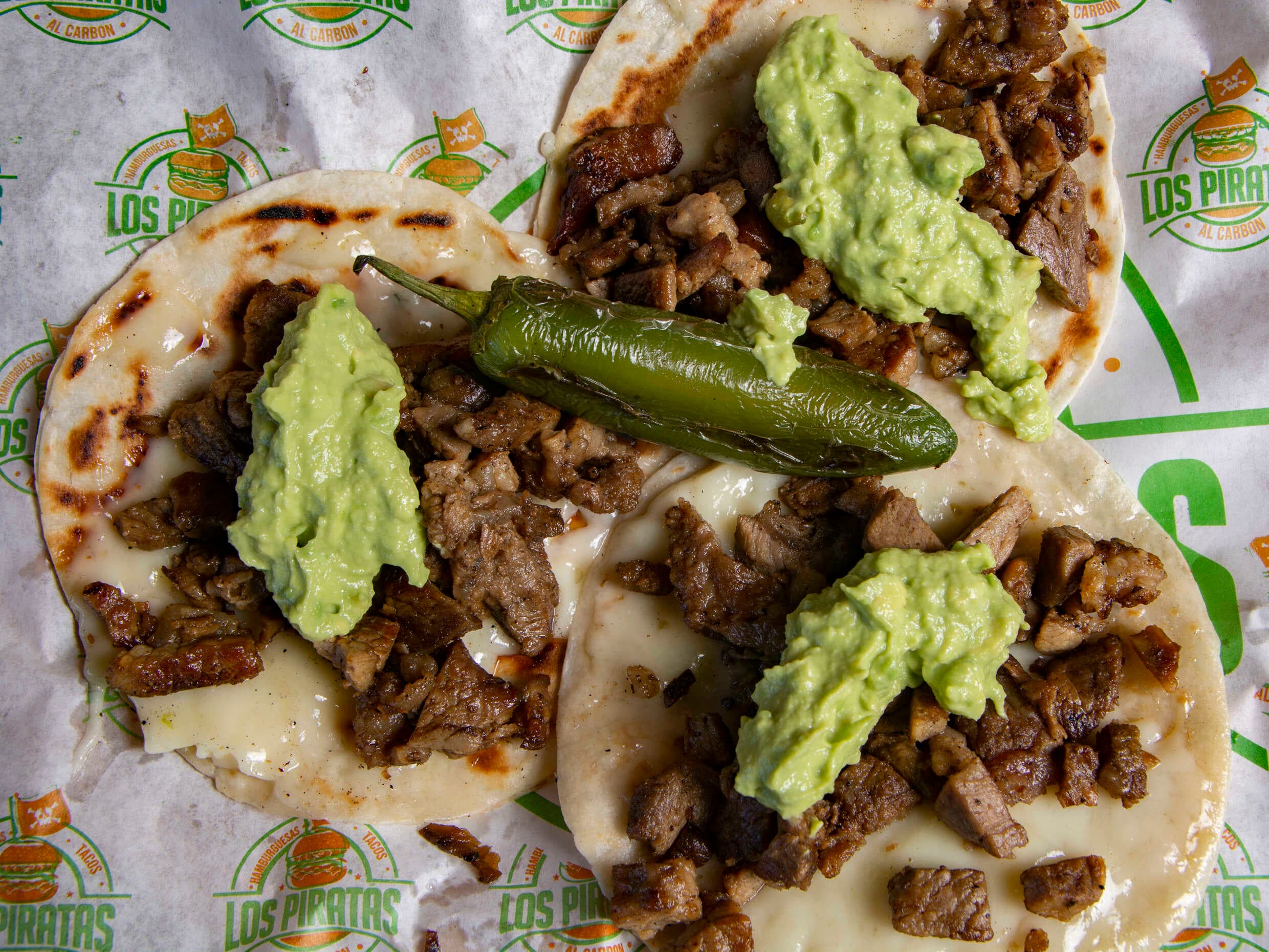 Taco con Queso y Aguacate