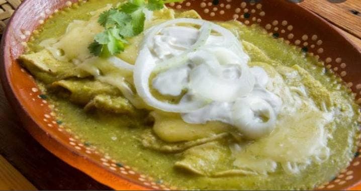 Chilaquiles verdes con pollo