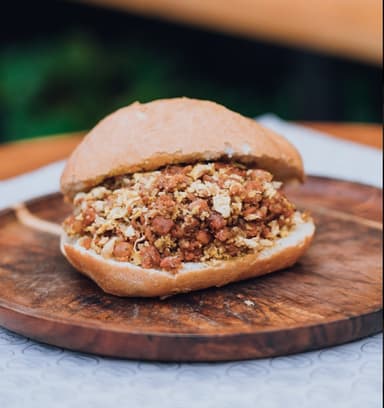 Pan con Salchicha Huachana