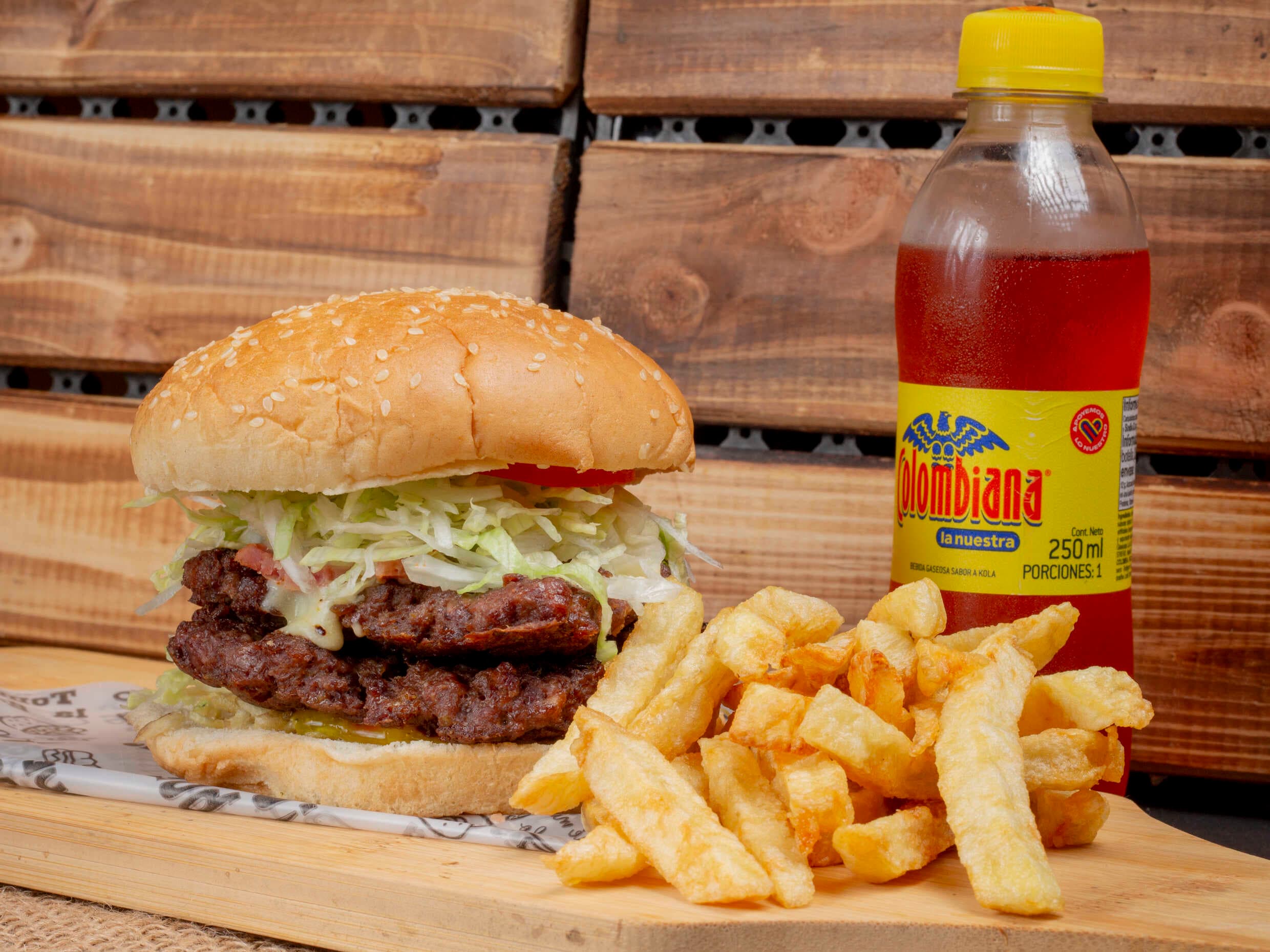 Hamburguesa Doble Carne + Gaseosa 250 Ml + Papas