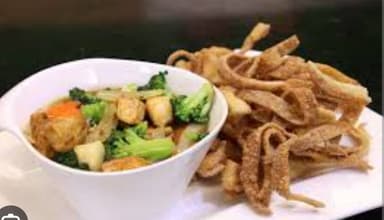 Medio de Chow Mein con Camarones
