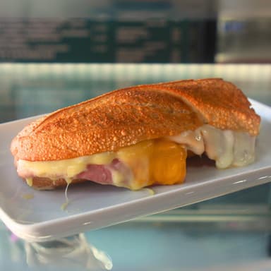 BAGUETTE TRES QUESOS