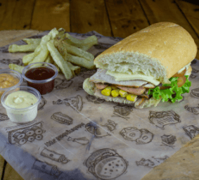 Sándwich Ranchera con Papas