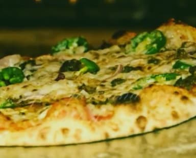 Vegetariana (6 porciones) + gaseosa 1.5 LT