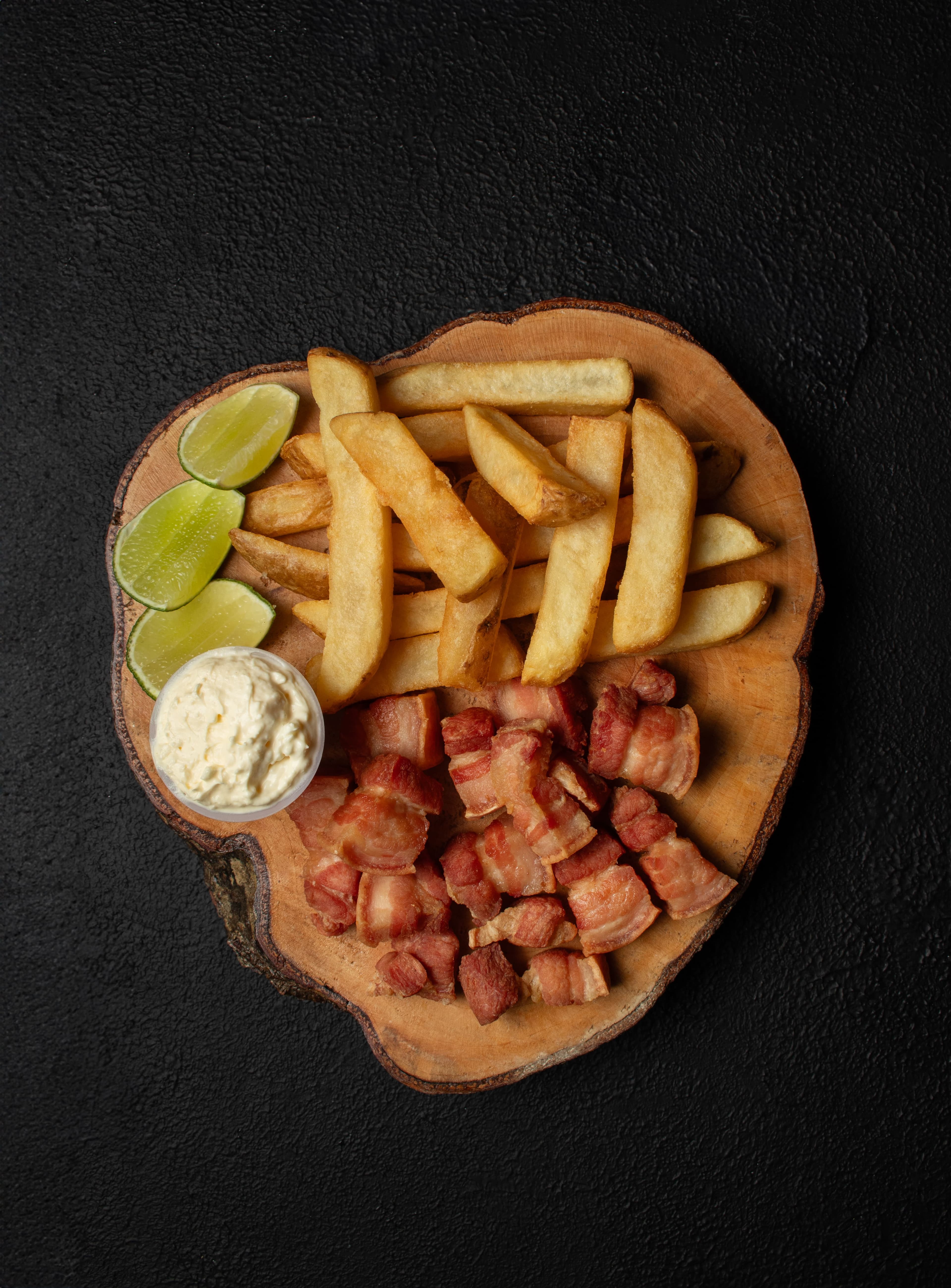 Chicharrón de La Casa con Papas