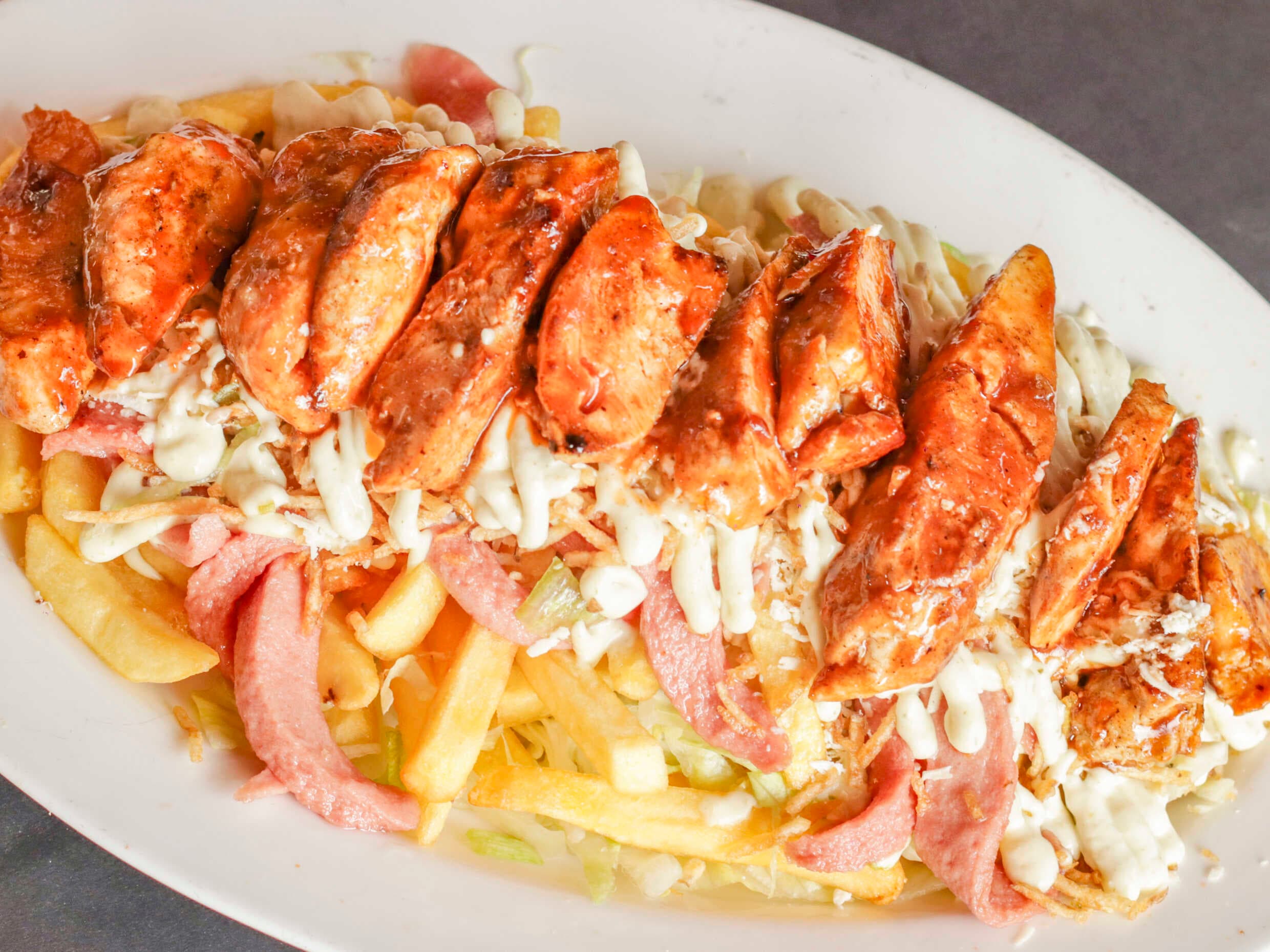 Salchipapa con Pollo.