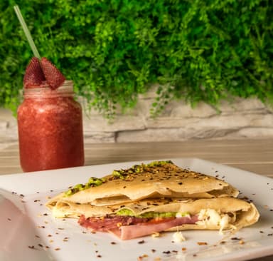 Crepa Salada de Mezcla de quesos con Jamón