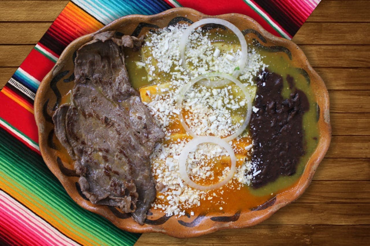 Cecina con Enchiladas + Agua Chica