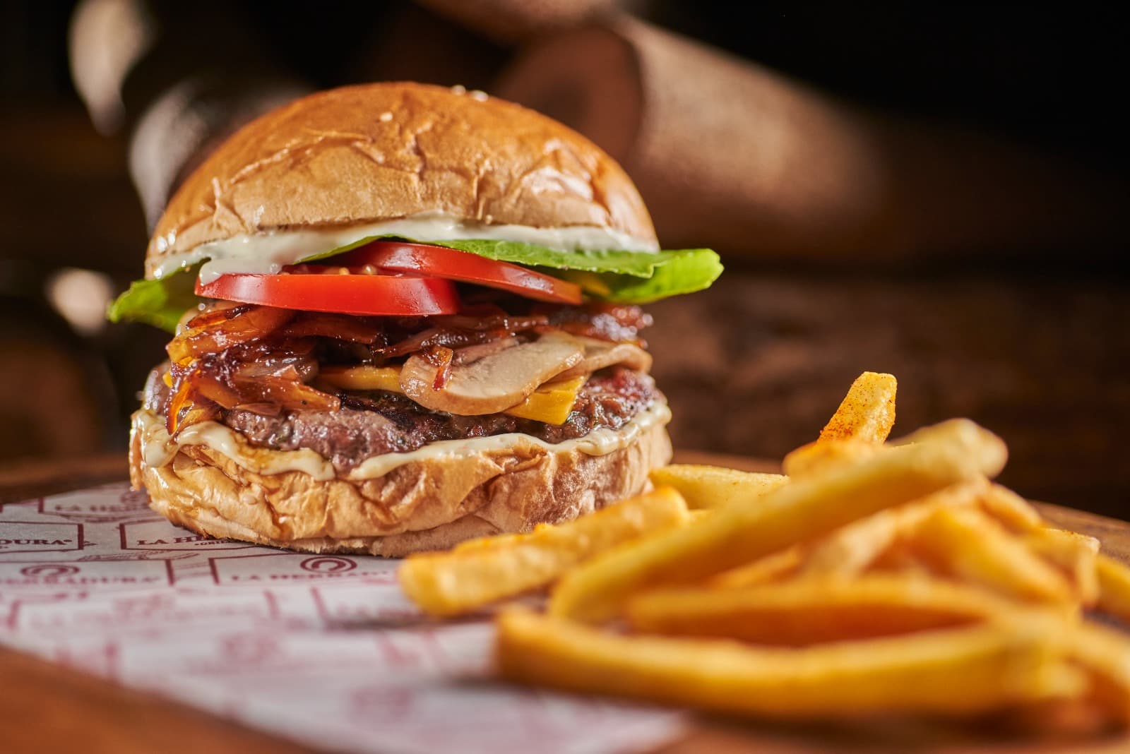 Hamburguesa La Herradura + Papas y Gaseosa