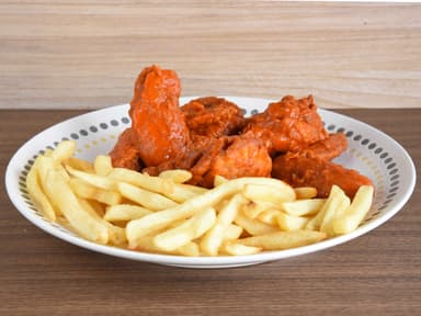 8 Alitas con Papas Búfalo Bañadas
