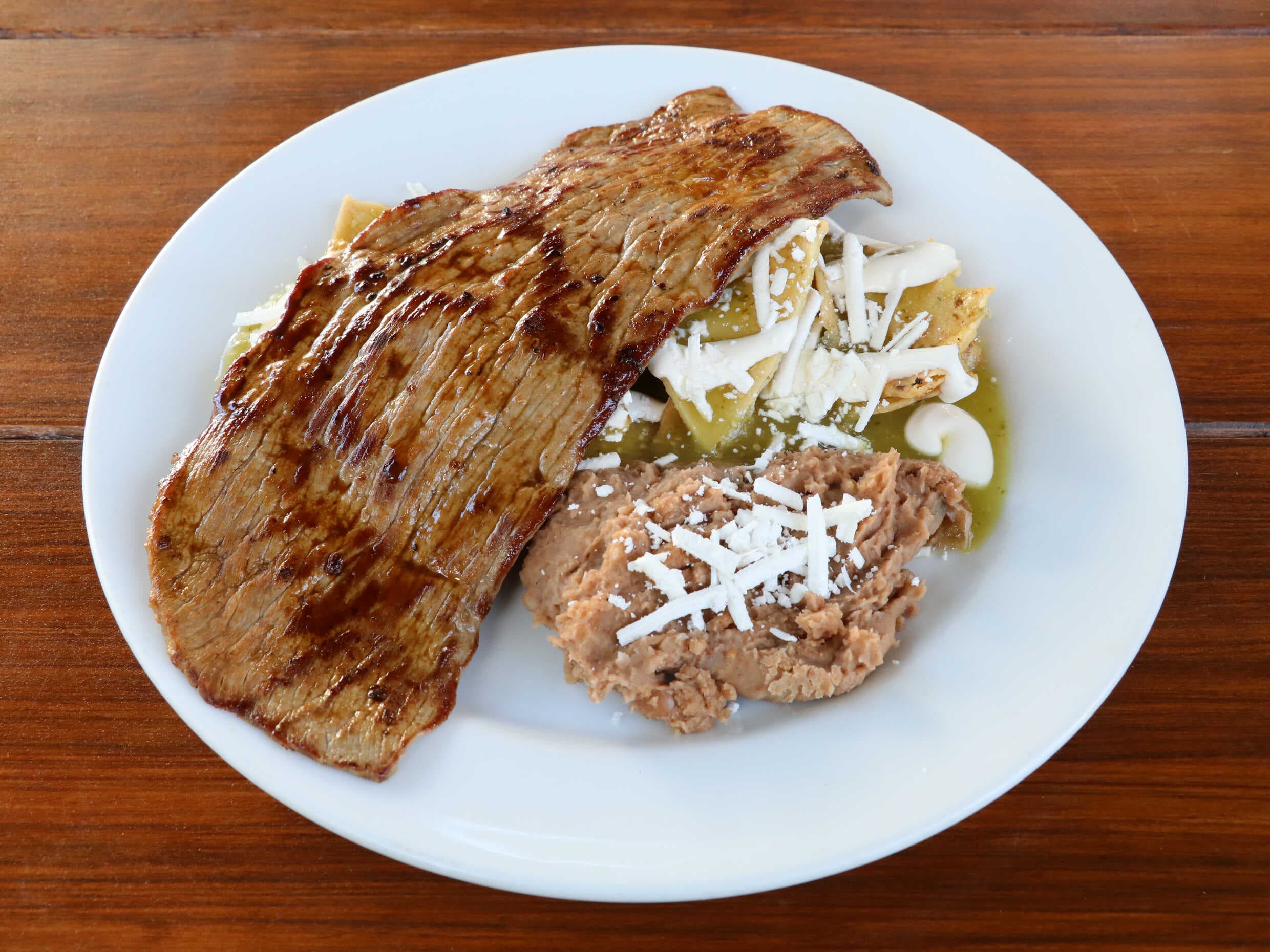 Carne Asada con Chilaquiles