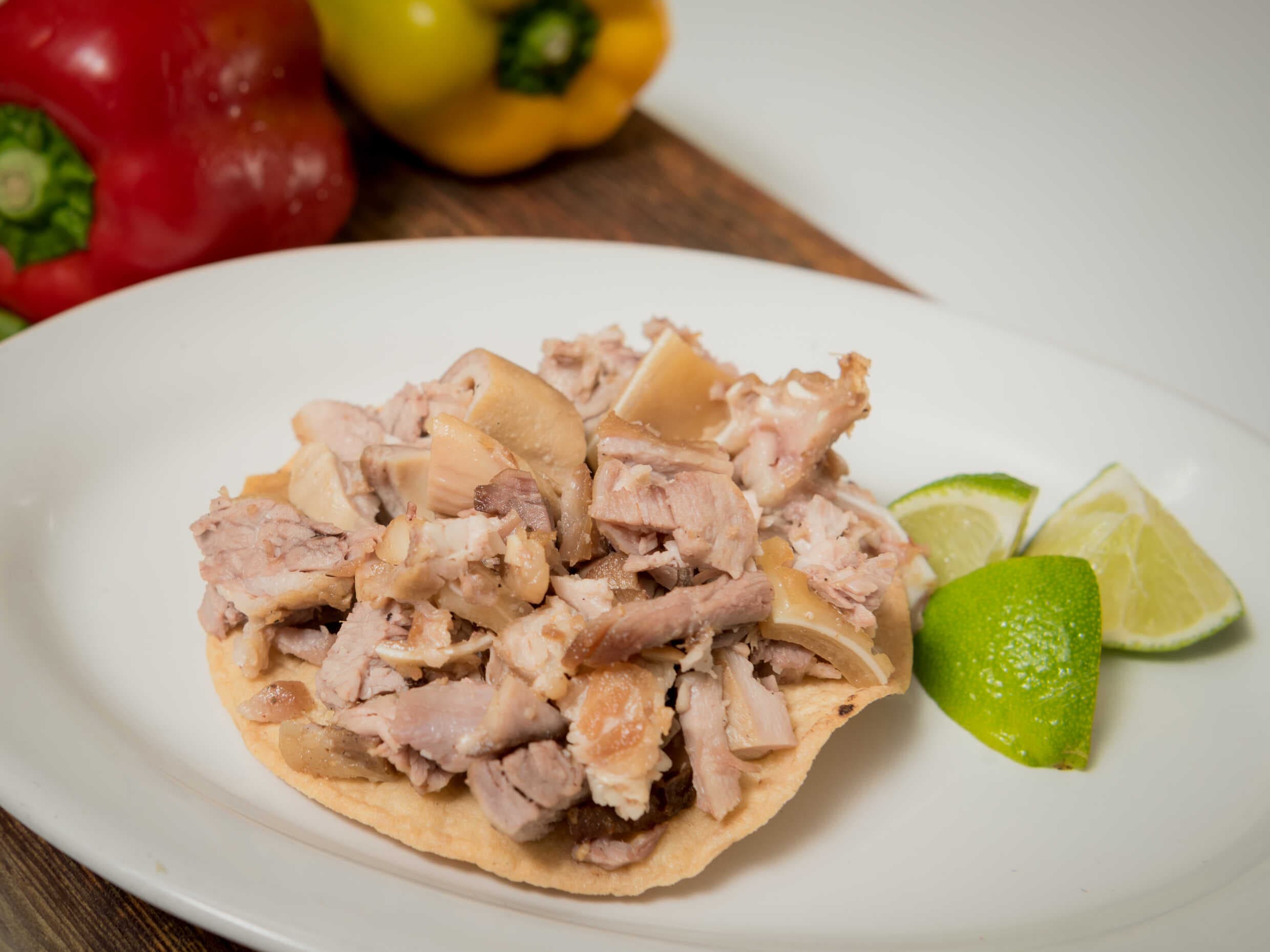 Tostadas de chicharrón y carnitas