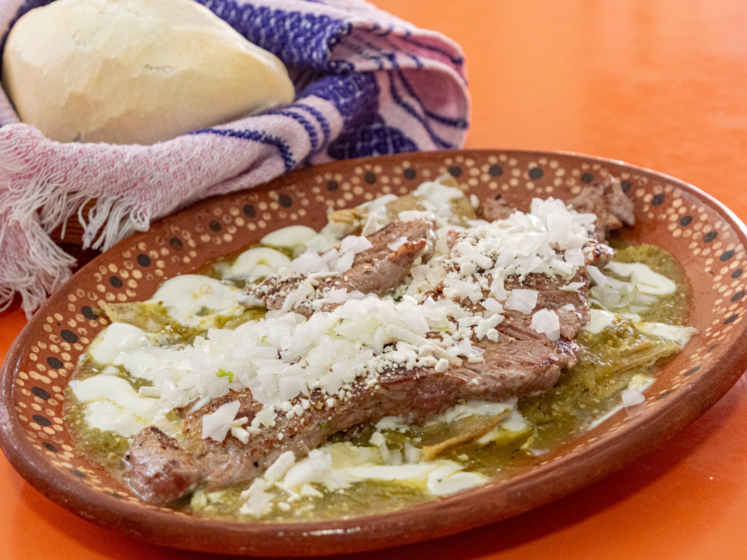 Chilaquiles verdes con arrachera