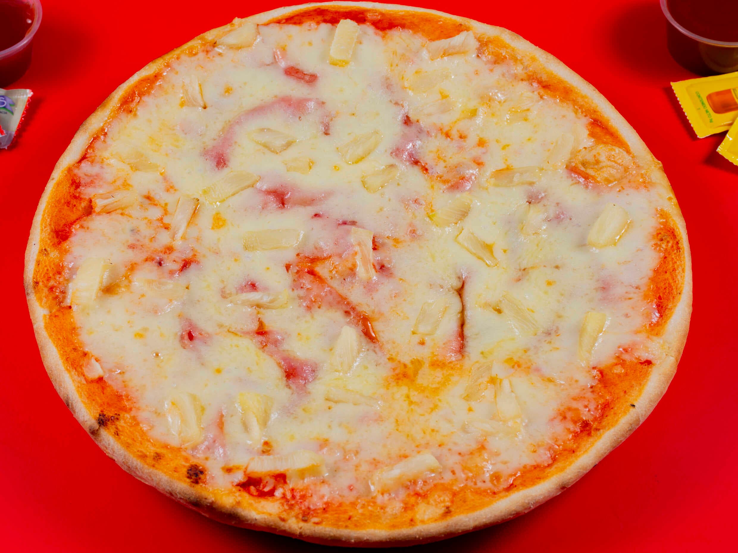 PIZZA HAWAIANA + COCA FAMILIAR