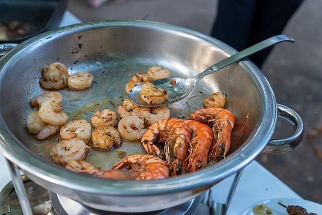 Camarones al Ajillo
