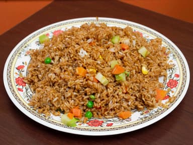 Sushi empanizado + un guiso + arroz o pasta
