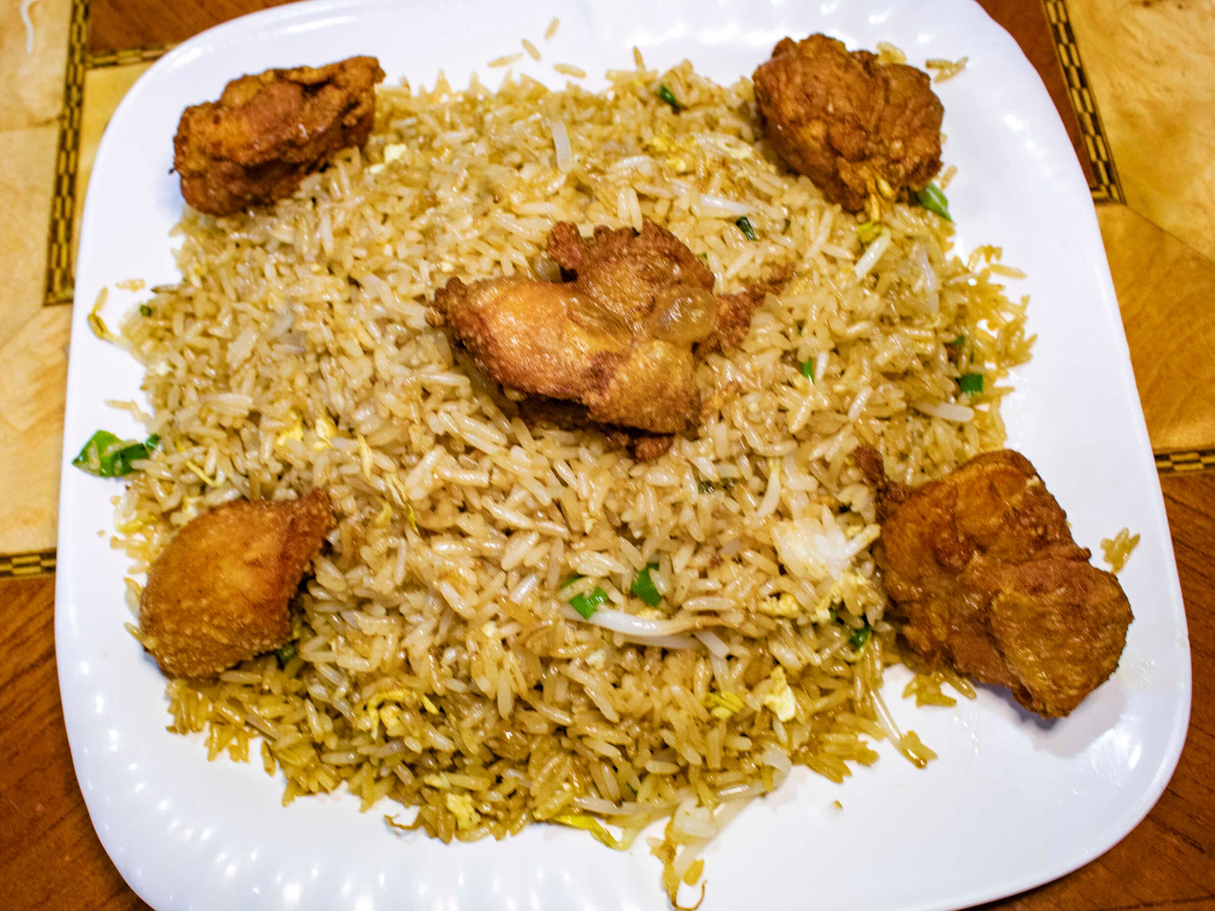 Chaufa con Pollo en Trozos