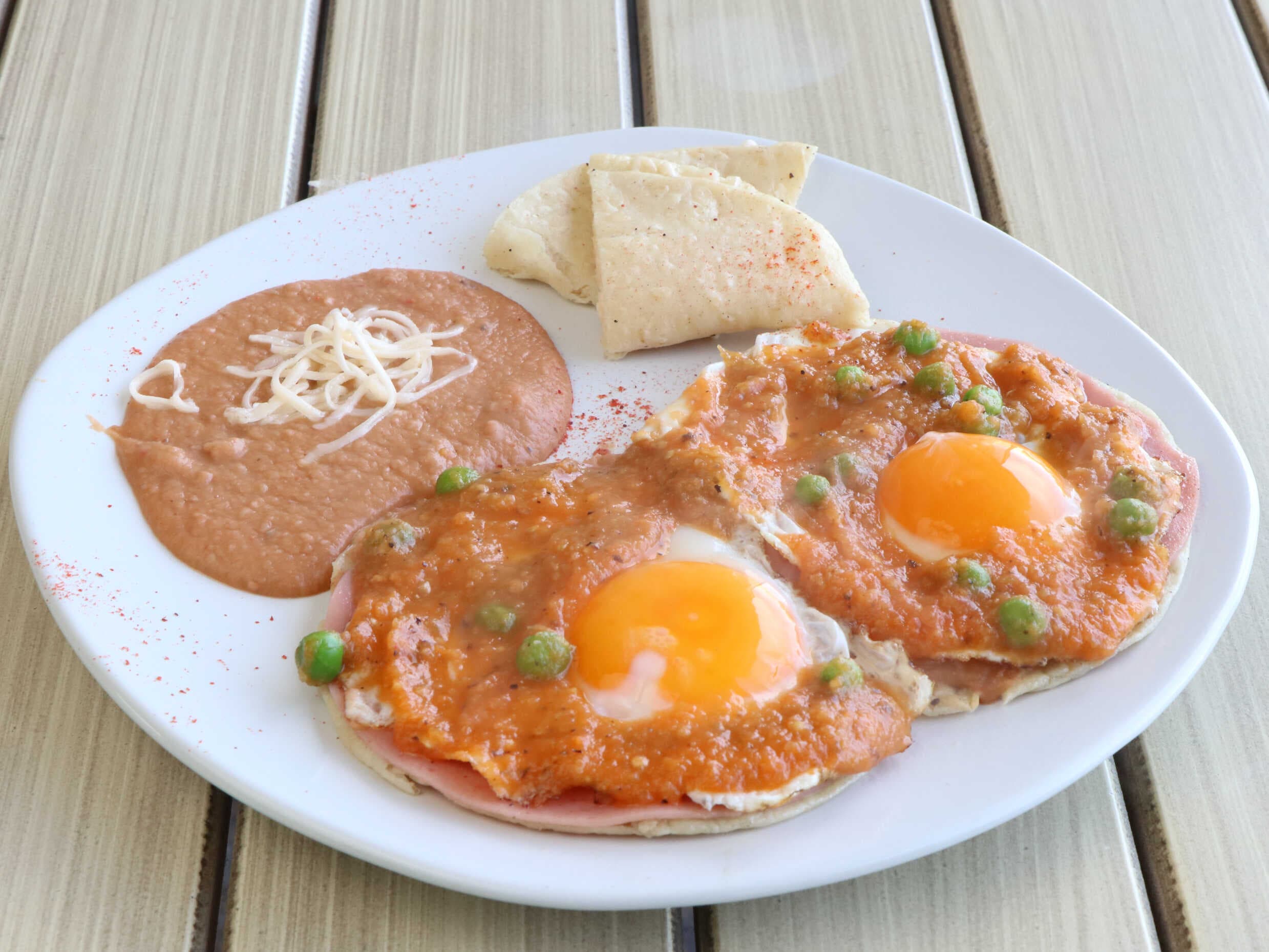 Huevos Motuleños