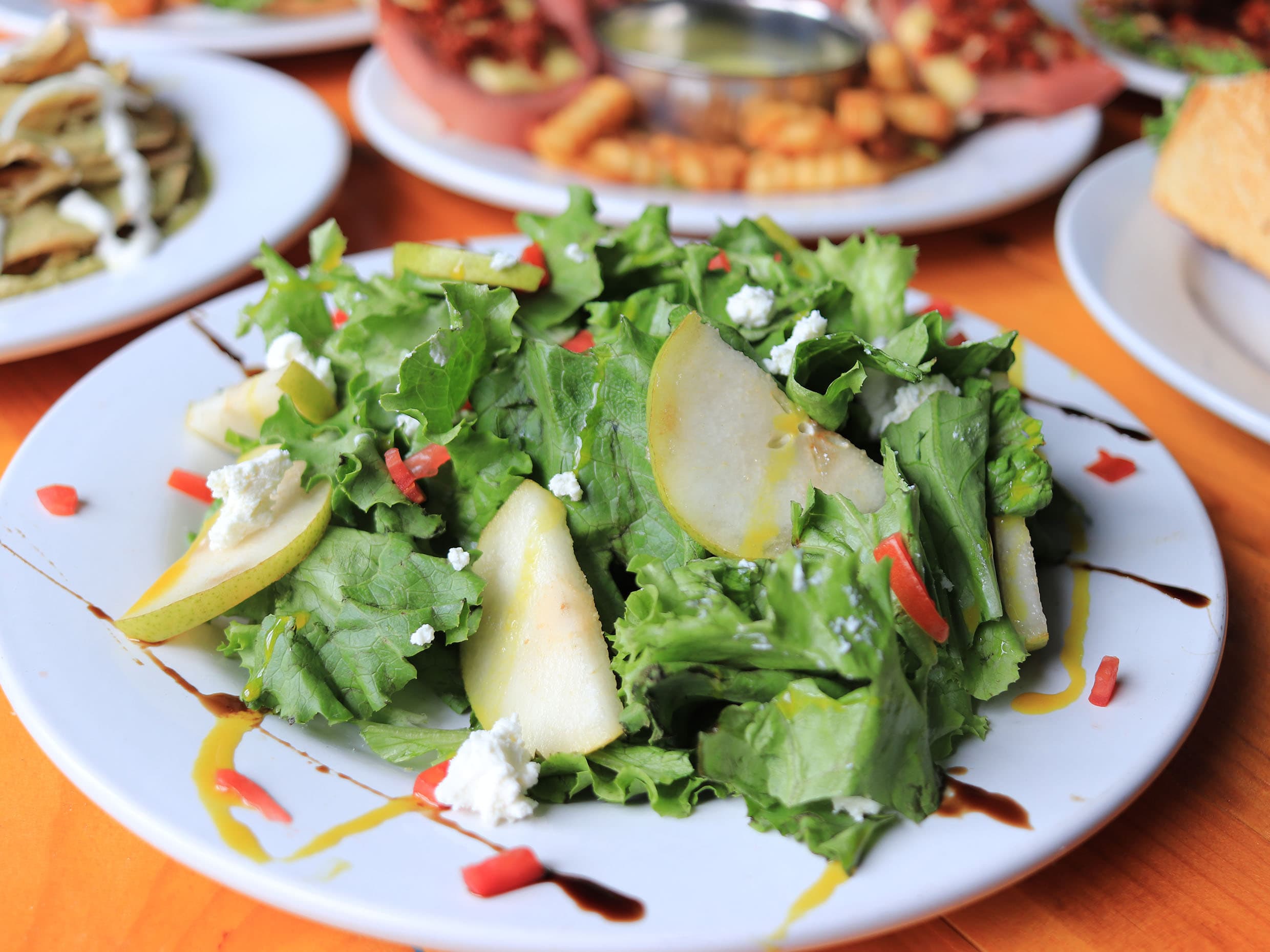 ENSALADA DE PERA Y QUESO DE CABRA