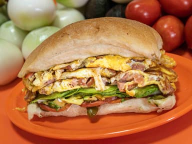 Torta de Huevo con Salchicha