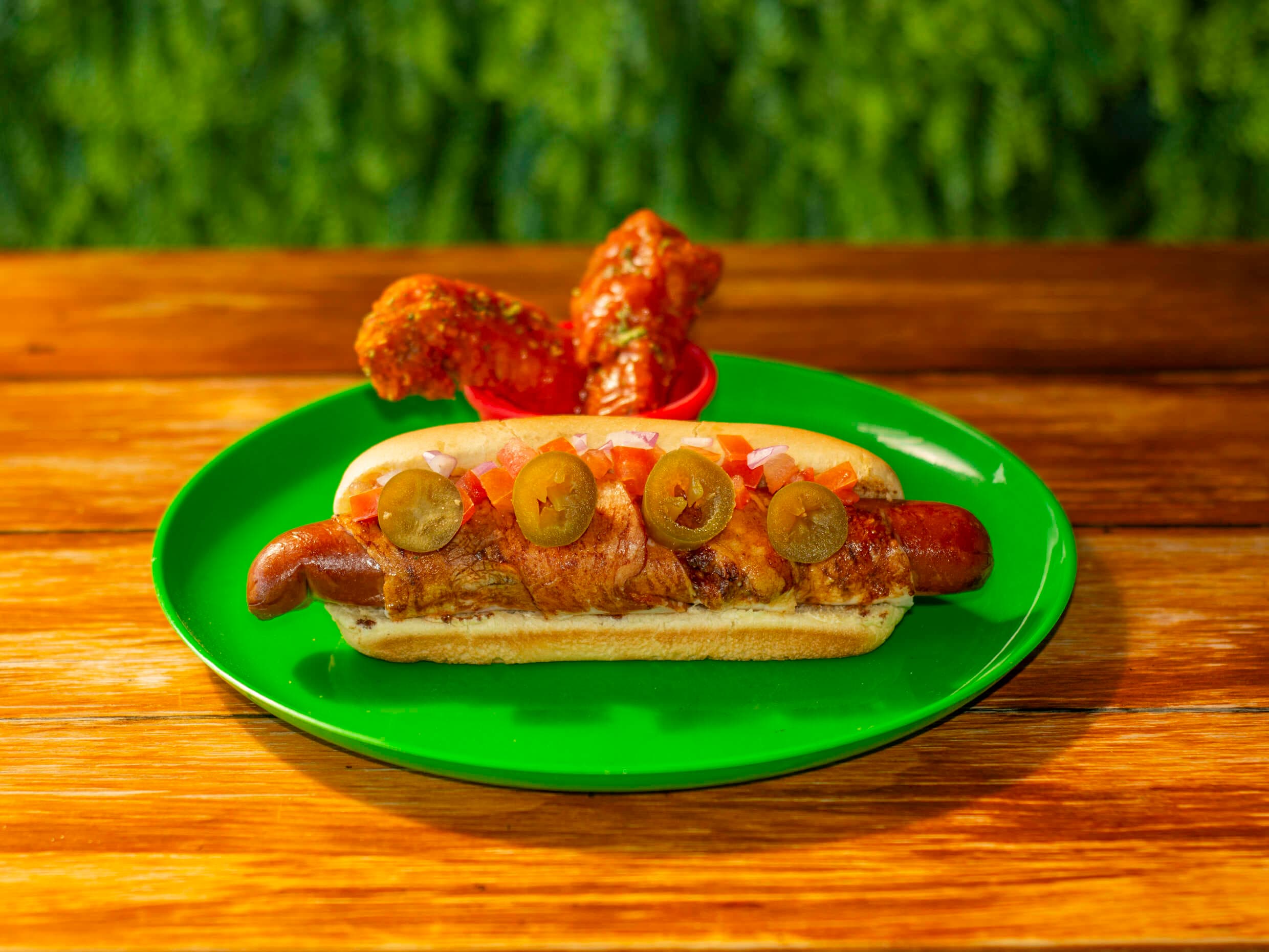 Hot Dog Clásico y Dos Alitas Salsa Original