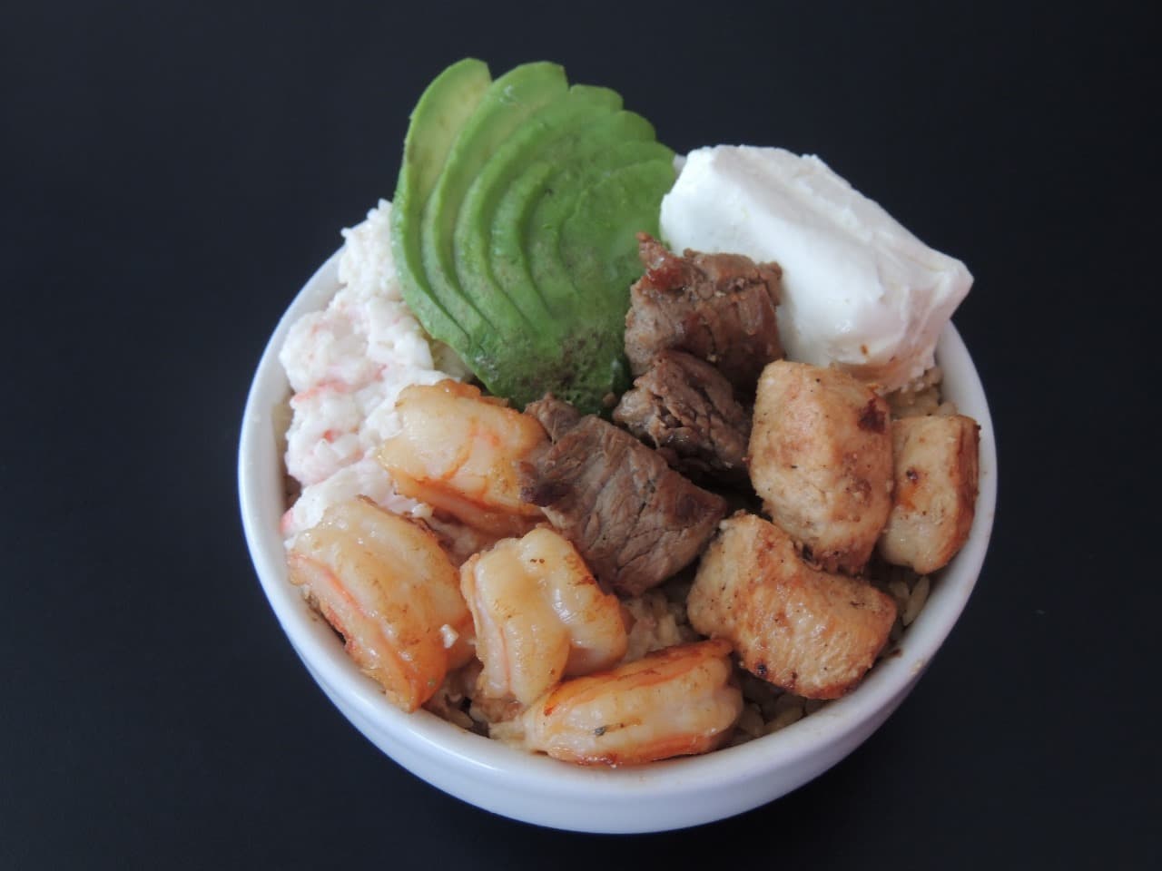 Yakimeshi Mixto Pollo/Res y Camarón