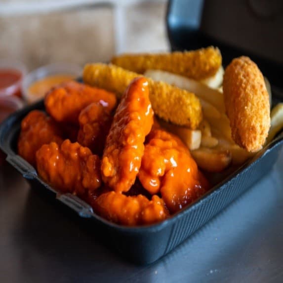 Combo Flaming Hot (Boneless, Papas, Popper, Dedos)