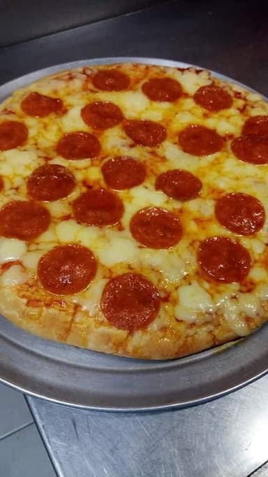 Familiar (2 pizza 1 ing + Palitos + Refresco 1.5L)