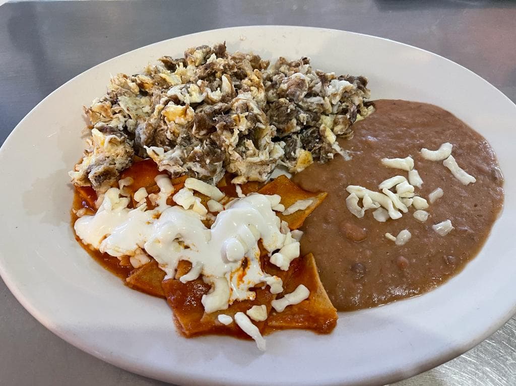 Combo Huevo con machaca + Bebida de 1/2 L