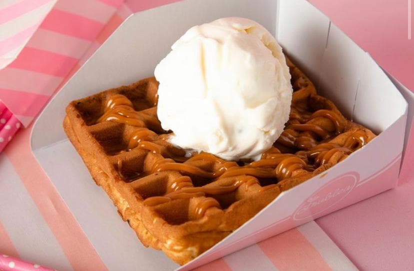 Waffle de Arequipe y Helado